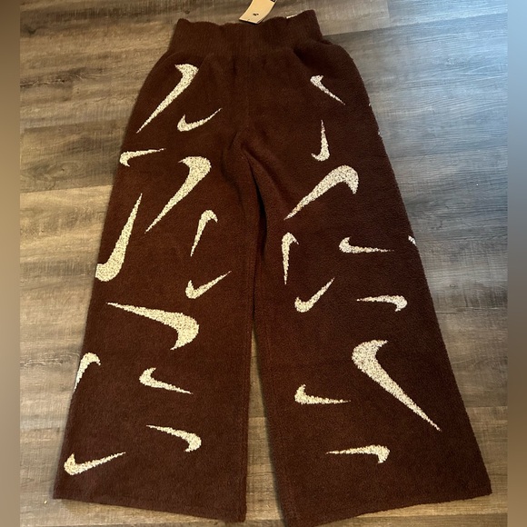 Nike Sportswear Phoenix Cozy Bouclé Wide Leg Pants - Picture 4 of 4
